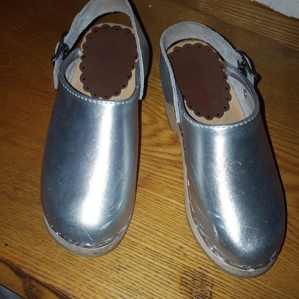 Hannah Anderson kids clogs